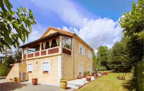 Awesome Home In Eyguians With Wifi And 2 Bedrooms : Maisons de vacances proche de Monêtier-Allemont