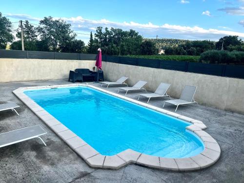 Villa au milieu des vignes avec piscine privée sans vis à vis : Villas proche de Corconne