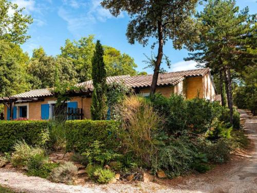 Air-conditioned maisonette near the center of Gaujac in the Gard : Maisons de vacances proche de Pougnadoresse