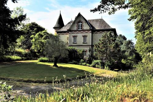 Chateau Coeur de Lion : B&B / Chambres d'hotes proche de Saint-Hilaire-la-Treille
