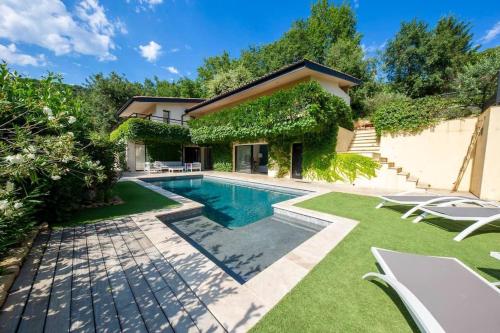 Belle villa au calme avec piscine : Villas proche de Contes