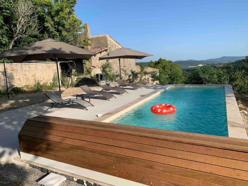 Provencal farmhous Lubéron, swimming pool : Maisons de vacances proche de Banon