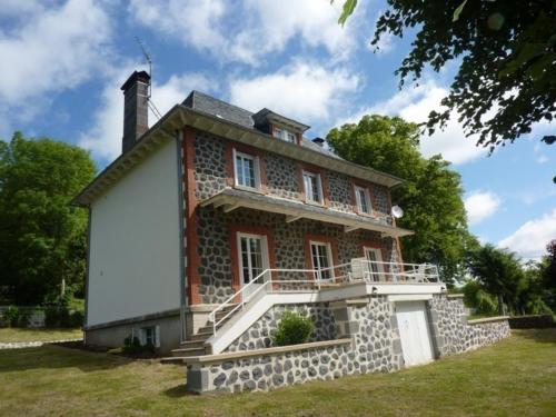 Gîte Pierrefort, 7 pièces, 10 personnes - FR-1-742-139 : Maisons de vacances proche de Saint-Martin-sous-Vigouroux