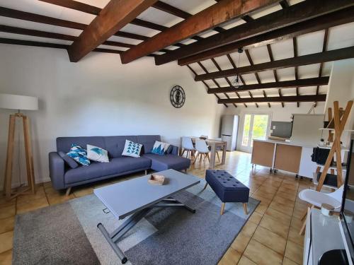 Charmant appartement à Cornillon-confoux & balcon : Appartements proche de Lançon-Provence