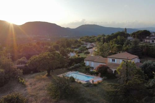 Grande Maison au calme avec vue : Villas proche de Charmes-sur-Rhône