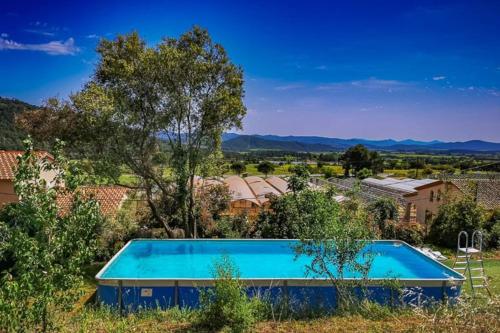 Grand Studio provençal, piscine vue magnifique : Maisons de vacances proche de Carnoules