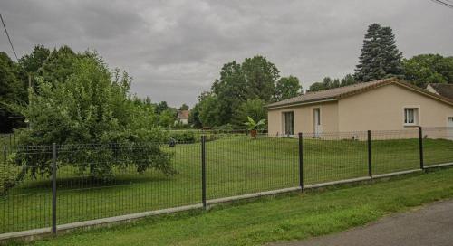 La petite maison rose : Maisons de vacances proche de Montigny-les-Monts