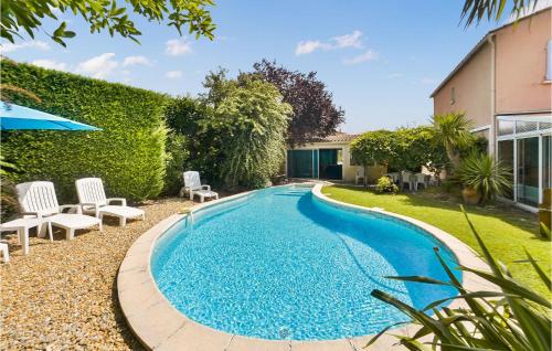 Stunning Home In Pernes-les-fontaines With Outdoor Swimming Pool, Wifi And 4 Bedrooms : Maisons de vacances proche de Pernes-les-Fontaines