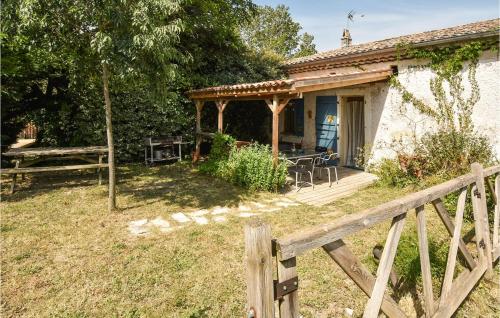 Nice Home In Marsanne With Outdoor Swimming Pool, Private Swimming Pool And 2 Bedrooms : Maisons de vacances proche de Saulce-sur-Rhône