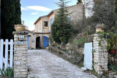 Charmante maison provençale : Maisons de vacances proche de Vachères