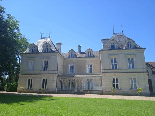 Chateau de Maisonneuve : B&B / Chambres d'hotes proche de Pleumartin