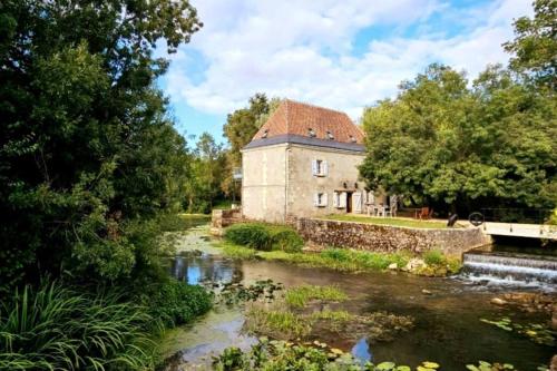 Moulin de charme Touraine #insolite #nature : Maisons de vacances proche de Rivarennes