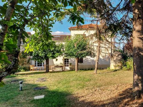 Petit Est - Eco Cottage in large private garden near Saint-Emilion : Maisons de vacances proche de Castelviel
