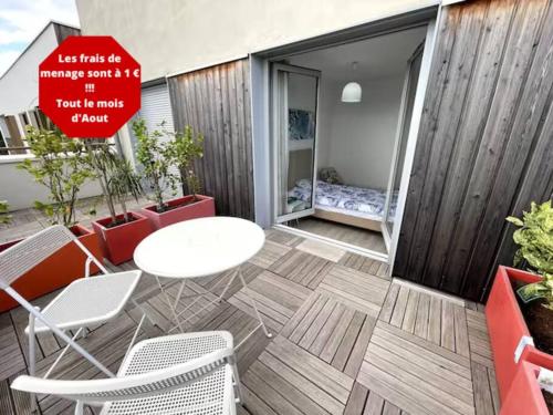 Superbe chambre avec terrasse (clim optionnel) : Appartements proche de Cachan