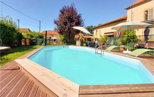 Awesome Home In Pouilly-sous-charlieu With Outdoor Swimming Pool And 1 Bedrooms : Maisons de vacances proche de Saint-Nizier-sous-Charlieu