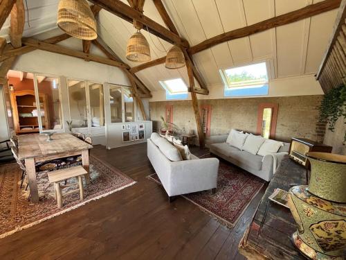 Relax in this privately located farmhouse : Maisons de vacances proche de Diennes-Aubigny