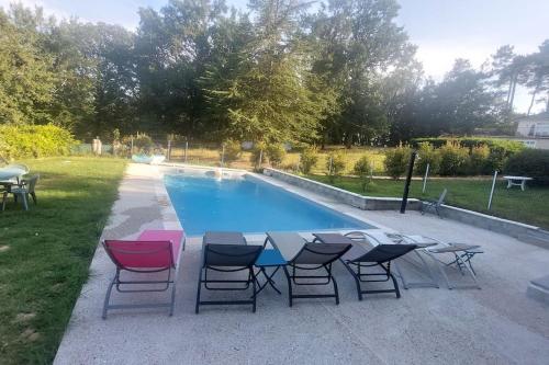Gite ou chambre d'hôte avec piscine : Maisons de vacances proche de Puysserampion