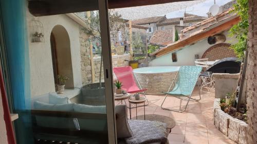 Maison avec Jacuzzi et terrasse sur les toits : Maisons de vacances proche de Castelnau-Valence