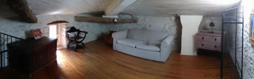 Quaint and original loft room : Sejours chez l'habitant proche de La Digne-d'Aval