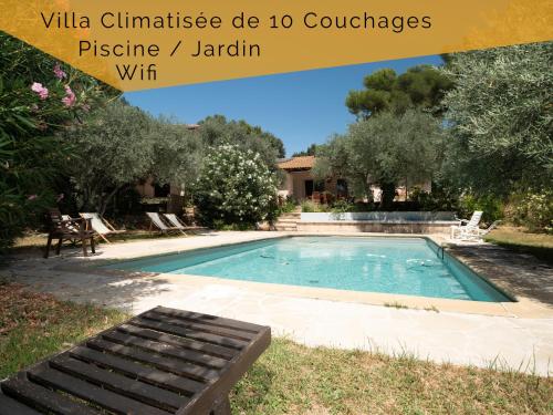 Villa climatisé Piscine Jardin Terrasse 10 personnes : Villas proche de Rognac