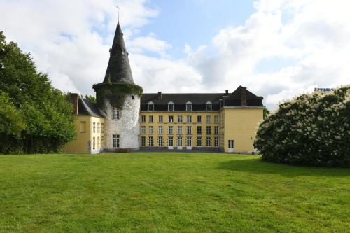 Gite de la Tour du Château de Bellignies : Maisons de vacances proche de Hon-Hergies