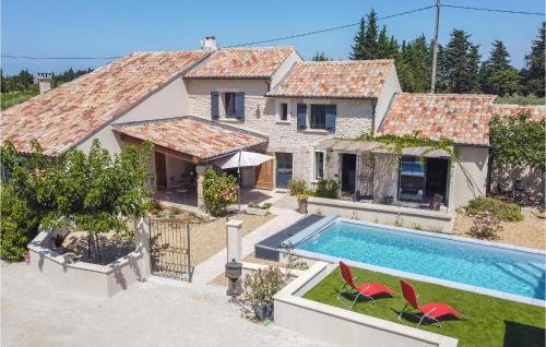 Nice Home In Violes With Outdoor Swimming Pool, Wifi And 3 Bedrooms : Maisons de vacances proche de Violès