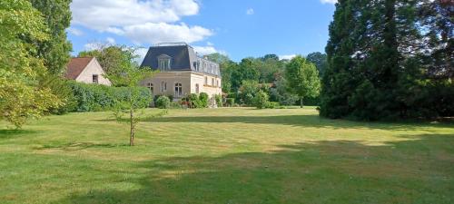 Manoir 19e vallée Chevreuse 30km Paris : Villas proche de Le Perray-en-Yvelines