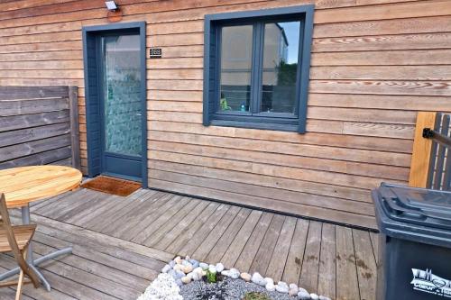 Maison avec terrasses à 300m de la mer Juno Beach : Maisons de vacances proche de Bernières-sur-Mer