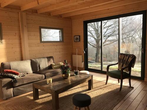 Maison de bois en pleine nature à 20 min de Beaune : Maisons de vacances proche de Montceau-et-Écharnant