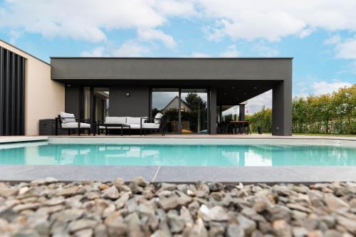 La Sublime villa avec piscine : Villas proche de Logelheim