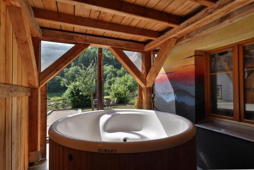 Le Chalet du Tanet spa sauna terrasse en Alsace : Chalets proche de Soultzeren