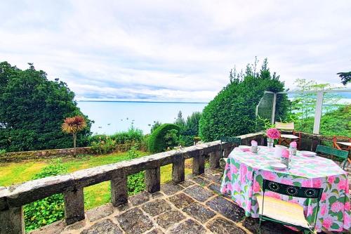 Haven of peace with garden facing the sea : Maisons de vacances proche de Cancale