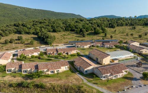 Park & Suites Village Gorges de l'Hérault-Cévennes : Villages vacances proche de Saint-Laurent-le-Minier