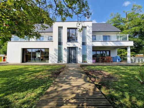 Spacieuse villa d'architecte : Villas proche de La Trinité-de-Thouberville