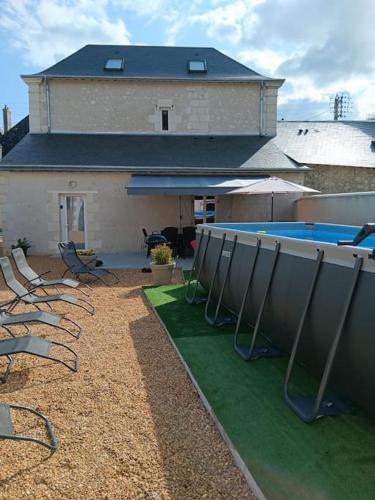 Maison familiale 10 personnes Gizeux avec piscine : Maisons de vacances proche de Courléon