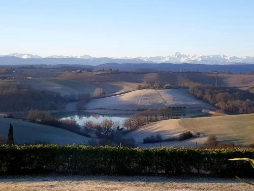 Maison familiale spacieuse face aux Pyrénées : Maisons de vacances proche de Brie