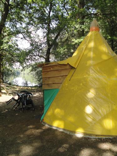 air naturel de camping moulin de malesse Tipi : Tentes de luxe proche de Servières-le-Château