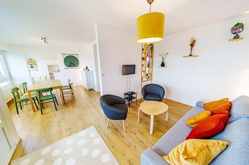 Charmant 2 chambres rénové avec balcon-Oullins : Appartements proche de Saint-Genis-Laval