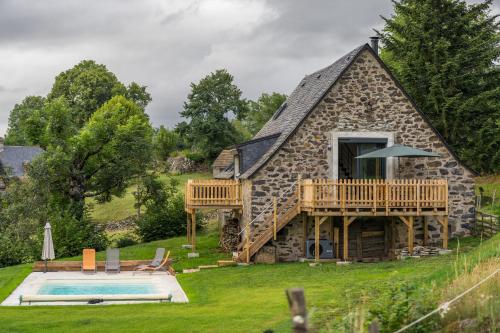 Gîte d'Haut Bagnac avec piscine : Maisons de vacances proche de Drugeac