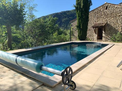 Gîte avec piscine chauffée au calme dans notre maison : Maisons de vacances proche de Chaudebonne