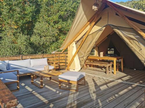 Le lodge cocooning : Tentes de luxe proche de Maury