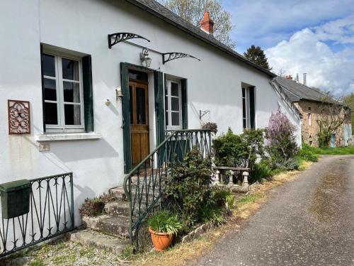 Petite maison au calme à Anost : Maisons de vacances proche de Château-Chinon(Ville)