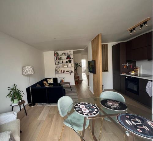 Appt neuf Courbevoie 3 terrasses + plancha+ home cinéma : Appartements proche de La Garenne-Colombes