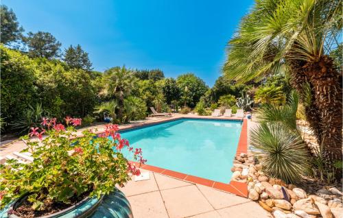 Nice Home In Mudaison With Outdoor Swimming Pool, Wifi And 2 Bedrooms : Maisons de vacances proche de Candillargues