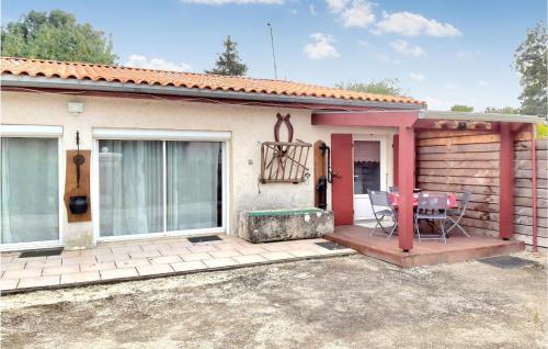 Awesome Home In Granzay-gript With Wifi And 1 Bedrooms : Maisons de vacances proche de Le Vert