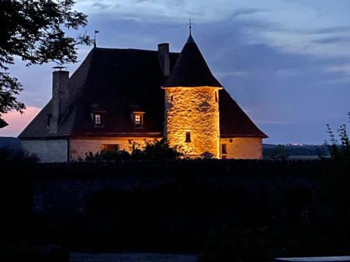Maison d-Hôte du Chateau de Fontariol : Maisons d'hotes proche de Louchy-Montfand