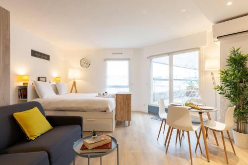 GuestReady - Nice Studio with Terrace : Appartements proche de Saint-Fons