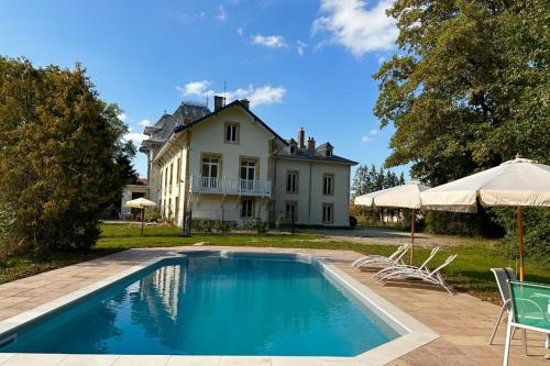 Proche Vittel et Contrexéville château Viendal et son beau parc : Appartements proche de Champigneulles-en-Bassigny
