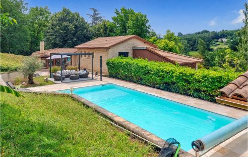 Stunning Home In Casseneuil With Outdoor Swimming Pool, Swimming Pool And 3 Bedrooms : Maisons de vacances proche de Saint-Maurice-de-Lestapel
