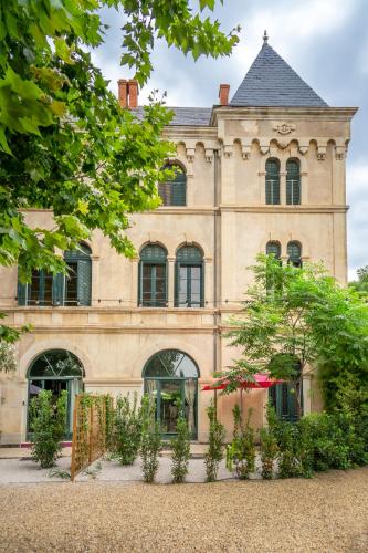 Ultimate Relaxation for Family or Group at Renowned Couvent des Ursulines, a Tranquil Escape in Historic Pézenas : Maisons de vacances proche d'Aumes